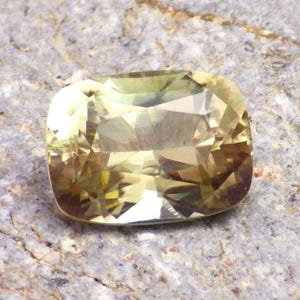 Pastel Green Dichroic Schiller Oregon Sunstone 4.67 Ct Clarity SI1, Cushion Cut 11.6 x 8.6 mm, For Jewelry, Video on a Hand!