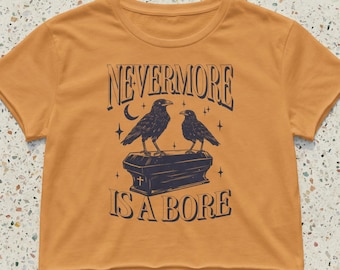 Nevermore Is A Boreシャツ、ゴスレイヴンTシャツ、ダークアカデミアクロウグラフィックTシャツ、エドガー・アラン・ポー棺桶トップ、不気味なヴィンテージゴシック服