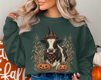 ハロウィン牛柄スウェットシャツ、かわいい秋の魔女牛クルーネック、不気味な季節のパンプキンパッチジャンパー、素朴なファームハウス風秋のグラフィックプルオーバーギフト