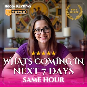 以下が含まれることがあります： メガネをかけた紫色のシャツを着た女性がカメラに微笑んでいます。画像には「WHAT'S COMING IN NEXT 7 DAYS SAME HOUR」と「8000+ REVIEWS 5.0」というテキストが含まれています。金色の「BEST SELLER」エンブレムも表示されています。