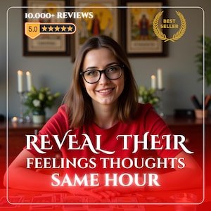 Puede incluir: Una persona con cabello castaño y gafas de montura negra viste una camisa roja. La imagen incluye el texto 10.000+ REVIEWS, 5.0 estrellas, BEST SELLER y REVEAL THEIR FEELINGS THOUGHTS SAME HOUR. Cartas de tarot están extendidas sobre la mesa.