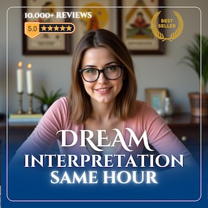 Puede incluir: Una persona con cabello castaño hasta los hombros y gafas de montura negra viste una camisa rosa de manga larga. La imagen incluye el texto 10.000+ REVIEWS, 5.0 estrellas, BEST SELLER y DREAM INTERPRETATION SAME HOUR en letras blancas y doradas.