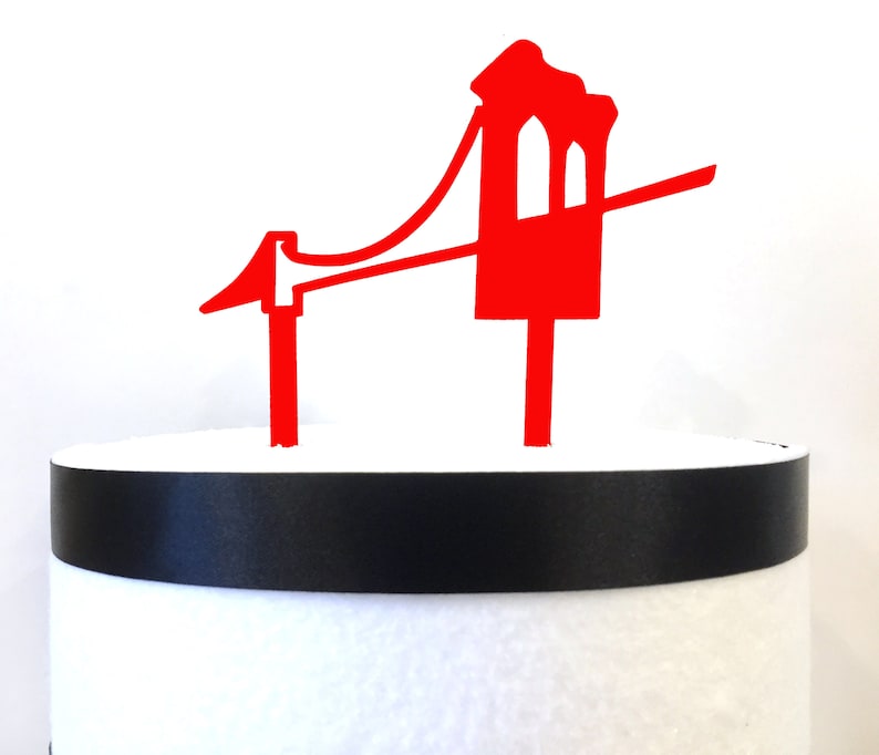 Puede incluir: Topper de pastel en silueta roja del Golden Gate Bridge. El topper est&aacute; hecho de acr&iacute;lico y es perfecto para un pastel con tem&aacute;tica de San Francisco.