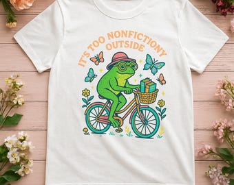 Funny Frog Book Lover Shirt – Vintage Cottagecore Reader Tee
