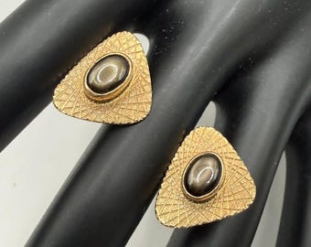 Vintage 18K Gold Star Sapphire Cufflinks Triangle Textured
