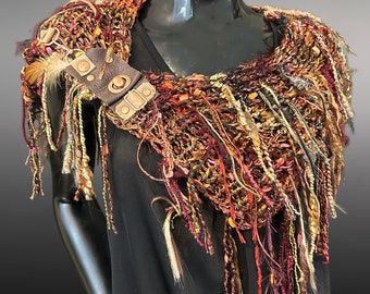 Stricken Boho inspiriert Fantasy Herbst Farbe Kutte mit Druckknopf, Artwear, einzigartiger Schal, Poncholette, Wikinger-Stil