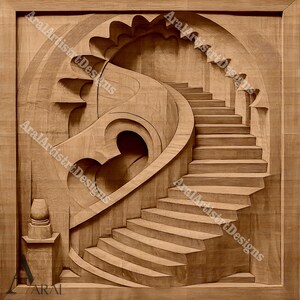 Op de afbeelding: Een houten sculptuur van een trap die lijkt te spiralen naar boven en dan weer naar beneden. De sculptuur is gemaakt van lichtbruin hout en heeft een realistische textuur.