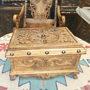 Hand Carved Walnut Jewelry Box: Secret Lock & Key Keepsake Chest