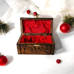Hand-carved walnut treasure chest, velvet-lined & lockable, perfect for Christmas gifts, jewelry storage, keepsakes, Vintage decor box
