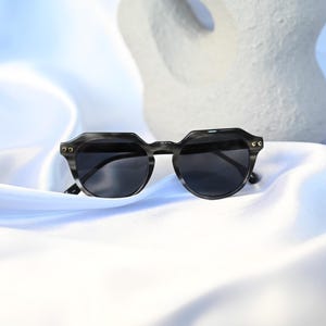 New! Polarized Gray Sunglasses, Fashion, Style, Tiktok, Trend, Zonnebril, sunglasses, Sonnenbrille, gafas de sol, lunettes de soleil.