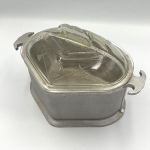 Guardian Service 2 liter hamrad aluminium triangulär hjärtkruka med glaslockflis