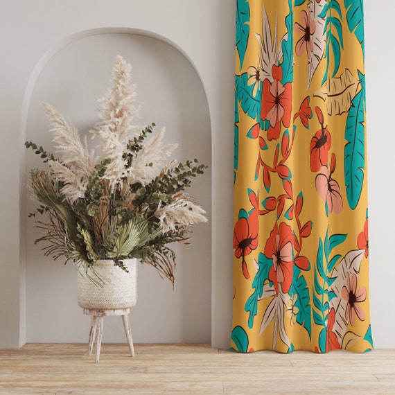 明るい黄色の花柄カーテン、カラフルなトロピカルプラントのカーテン