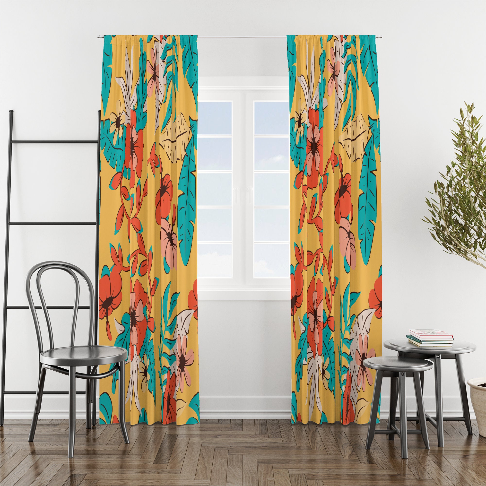 明るい黄色の花柄カーテン、カラフルなトロピカルプラントのカーテン
