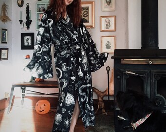 Witchy Velour Robe in black