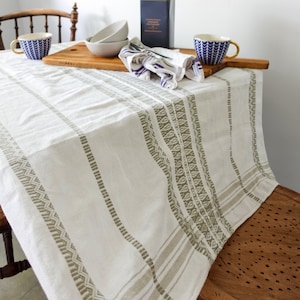 Beige Grüne Leinentischdecke, Vintage skandinavische Muster, Tischdecke mit komplizierten gewebten Streifenmuster, gemütliches nordisches Bauernhausdekor