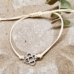Bracelet with Barcelona Flower and cord, Bracelet with stainless steel pendant, Minimalist bracelet, Bracelet with Barcelona Panot