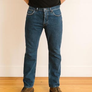 Jeansy Levi's 501 Vintage: lata 90., wyprodukowane w USA, z czerwoną zakładką, rozmiar W34, długość L30,5