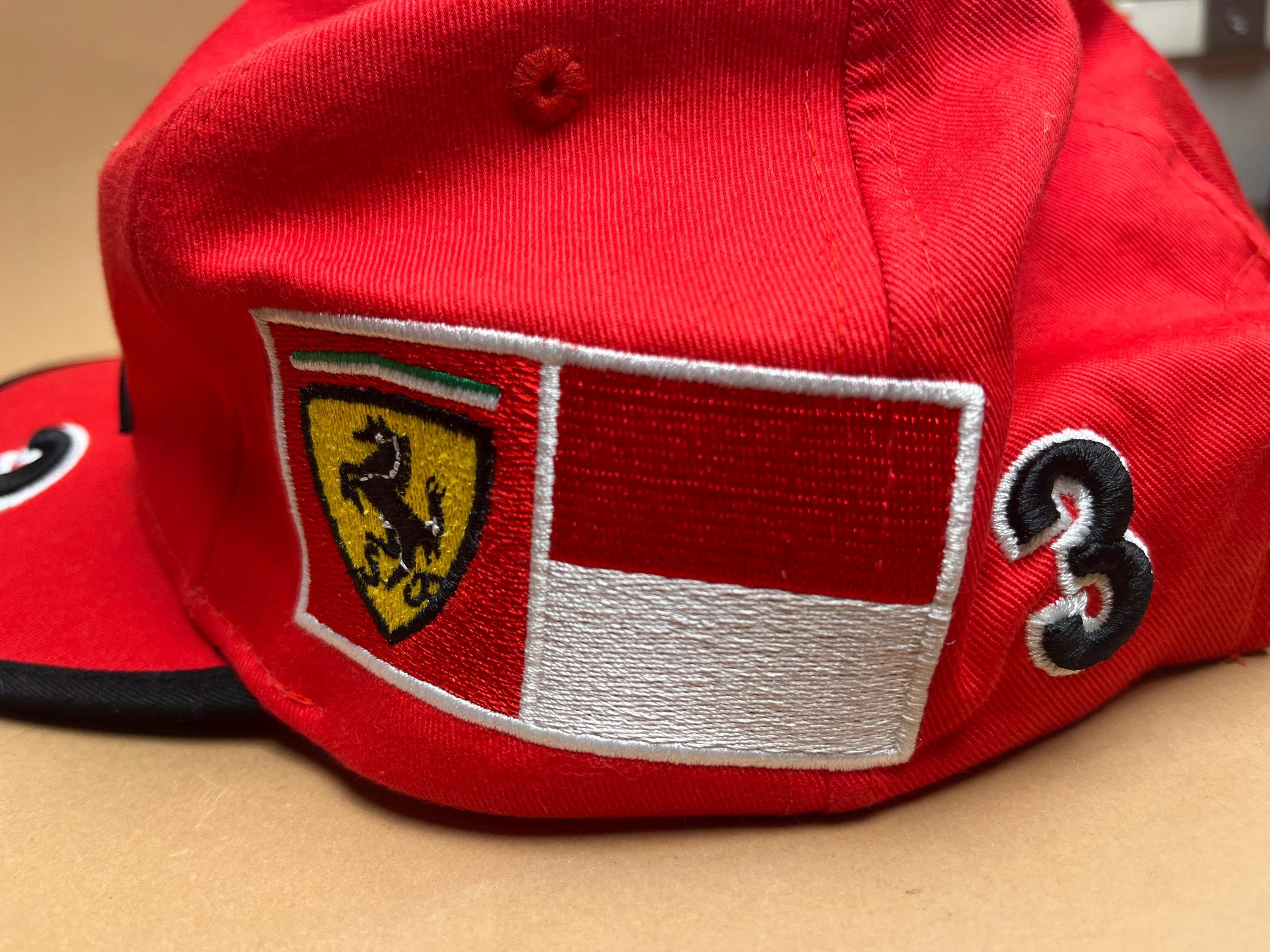 Casquette Ferrari Formule 1 Authentiquement Signée Par Michael Schumacher - État Impeccable, Pièce De Collection