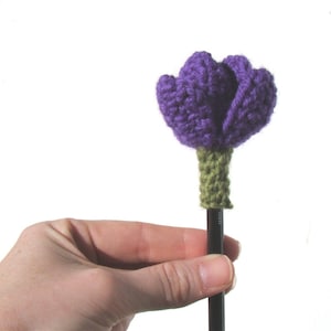 クロッカスの花の消しゴムカバーかぎ針編みパターン - 鉛筆トッパー - 春のかぎ針編み - 先生へのプレゼント