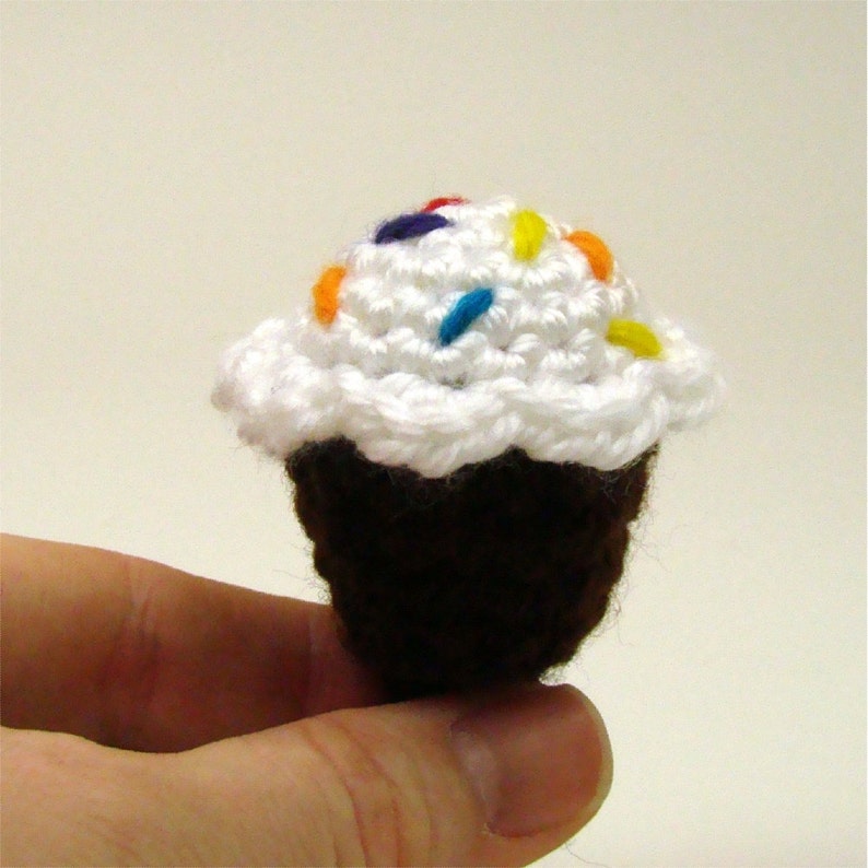 Cupcake Crochet Pencil Topper Pattern Birthday Decor yarn bomb pattern PDF INSTANT DOWNLOAD image 3