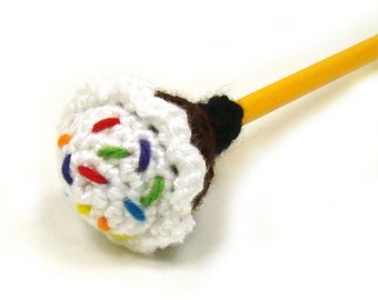 Cupcake Crochet Pencil Topper Pattern - Birthday Decor - yarn bomb pattern - PDF INSTANT DOWNLOAD