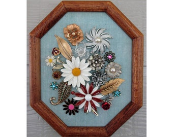 Framed Jewelry Art Design With Daisy