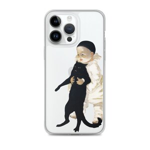 以下が含まれることがあります： 白い服を着た子供が黒猫を抱いている水彩画のイラストが描かれた透明な携帯電話ケース。 このアートワークは、柔らかい色と気まぐれなテーマを持つヴィンテージの美学を持っています。 このケースはスマートフォン用に設計されています。