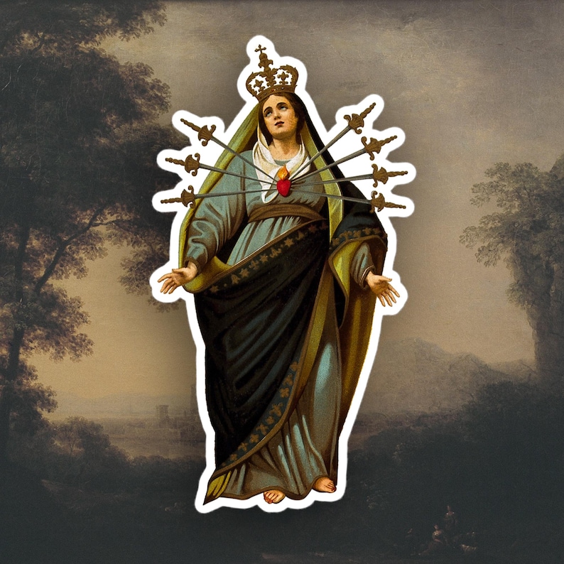 Pode incluir: Uma pintura de uma mulher usando uma coroa e uma t&uacute;nica azul com um cora&ccedil;&atilde;o vermelho perfurado por espadas. A mulher est&aacute; cercada por um halo dourado e est&aacute; em p&eacute; em frente a um fundo de paisagem.