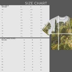 Puede incluir: Una tabla de tallas para una camiseta con un estampado de paisaje. La tabla muestra medidas en pulgadas y cent&iacute;metros para las tallas 2XS a 6XL, etiquetadas como A, B y C. Una vista parcial de la camiseta muestra un jard&iacute;n verde con &aacute;rboles.