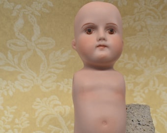 Torso de muñeca de bisque vintage: cabeza de porcelana alemana, arte de ensamblaje