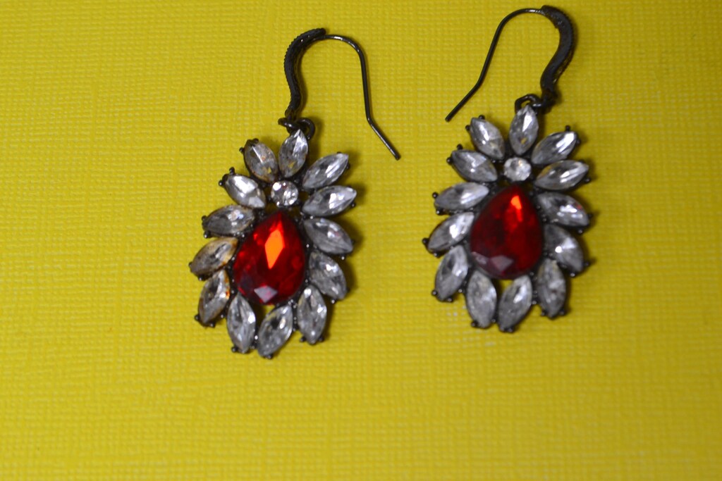 Orecchini A Goccia Pendenti Art Déco Con Cluster Floreale - Finto Rubino E Onice Nero - Clip On Argento Placcato