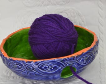 Cuenco de cerámica para lana, pintado a mano con colores del arcoíris, organizador para tejer y crochet.