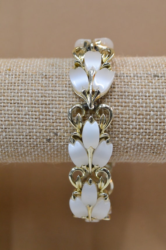 Vintage Coro White Chunks Gold Tone Leaf Bracelet