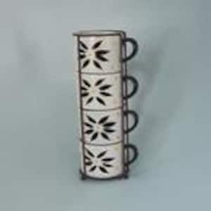 Temptations Set med 4 av Tara Old World 473 ml stapelbara muggar och metallhållare