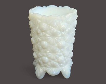 Vintage Daisy and Button Toothpick Holder. Very Good Condition.