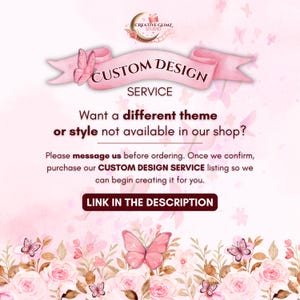 K&ouml;nnte beinhalten: Ein rosa Banner mit dem Text "CUSTOM DESIGN SERVICE" und einem Blumen- und Schmetterlingsdesign. Der Text "M&ouml;chten Sie ein anderes Thema oder einen anderen Stil, der in unserem Shop nicht verf&uuml;gbar ist?" ist ebenfalls vorhanden. Das Bild enth&auml;lt den Text "LINK IN THE DESCRIPTION".