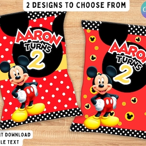 Puede incluir: Dos bolsas de fiesta rojas con el tema de Mickey Mouse. Cada bolsa presenta a Mickey Mouse, el texto "Aaron Turns 2" y un patrón de lunares. Las bolsas tienen bordes de lunares blancos y negros y detalles amarillos. También se ve el texto "Descarga instantánea Texto editable".