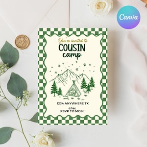 Puede incluir: Una tarjeta de invitación rectangular con un borde a cuadros verdes y blancos. El centro presenta el texto "You're invited to COUSIN camp", una ilustración de montañas y bosques, y los detalles "1234 ANYWHERE TX", "4PM" y "RSVP TO MOM".