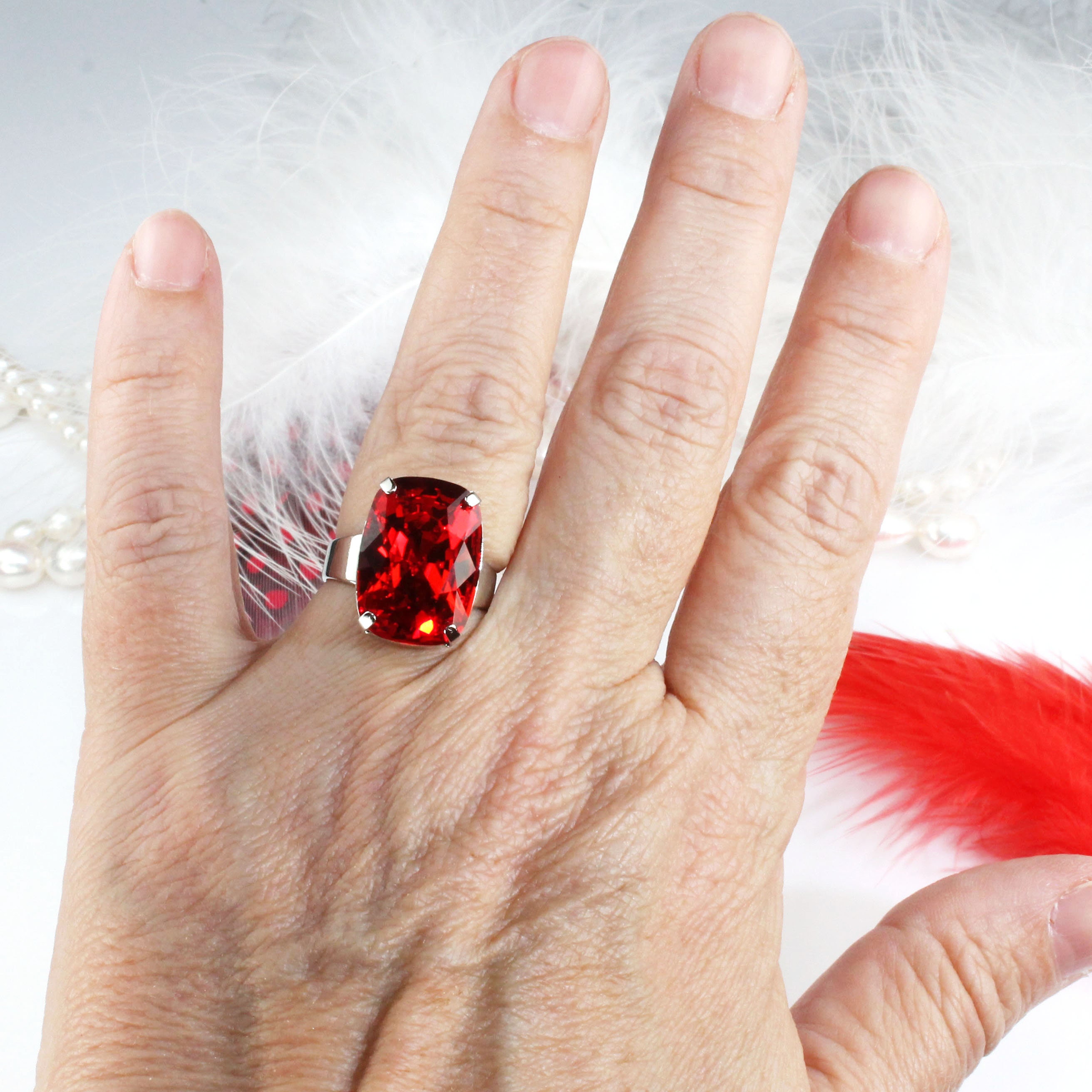 はち✨クリスマス直前商品❣️美しい❣️勝利に導く❣️Ruby ring✨ Rubies Steal The Show At Controversial, Record-Breaking Heidi