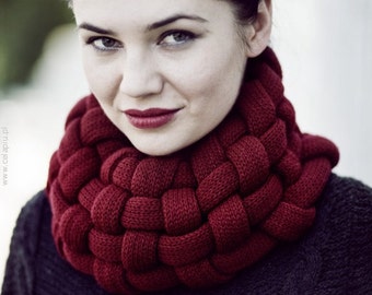 Woven Cowl in Burgundy