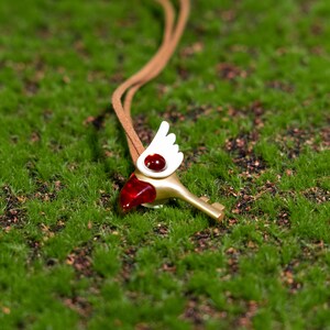 Collectible anime necklace inspired by Cardcaptor Sakura, featuring a durable alloy design and transparent bird beak key charm, ideal for anime lovers and magical girl fans looking for unique jewelry pieces.