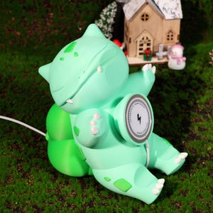 Functional and stylish phone charging dock with a cute, nature-inspired character design. A great addition to any desk or nightstand, combining fast charging with a quirky, fantasy-themed décor. Ideal for gaming fans and nature lovers.