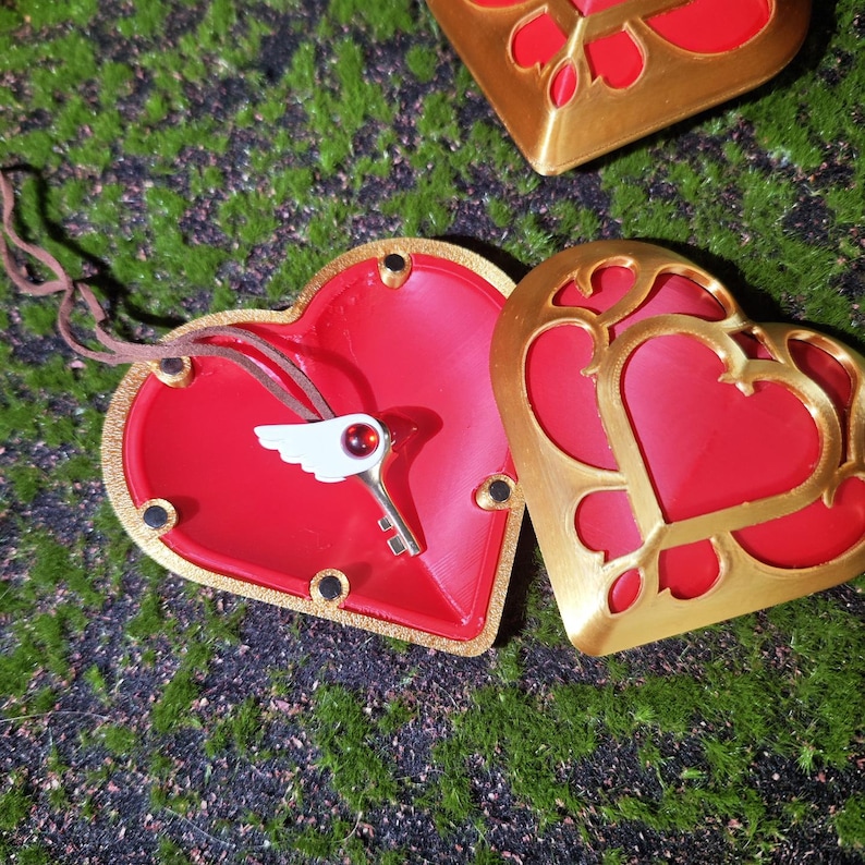 Cardcaptor Sakura TV version bird head key necklace made with durable PLA and alloy, featuring intricate details, lightweight 60g feel, and perfect for anime fans and collectors of magical girl accessories.