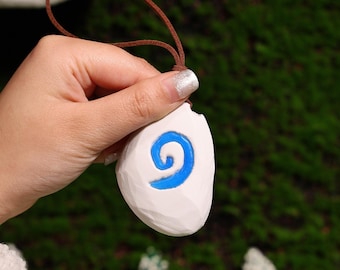 Hearthstone Emblem Glow-in-the-Dark Pendant, Customizable Resin Necklace for Gamers, Lightweight Durable Cosplay Accessory, Birthday Gift
