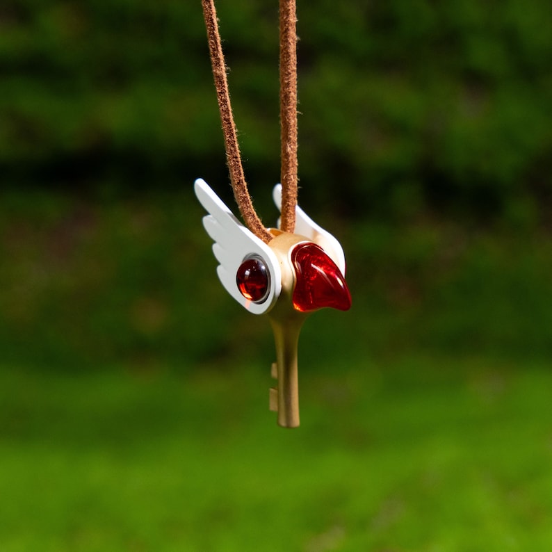 High-quality bird head key necklace inspired by Cardcaptor Sakura anime, featuring a transparent bird beak and durable PLA alloy design, perfect for fans and collectors of magical girl jewelry.