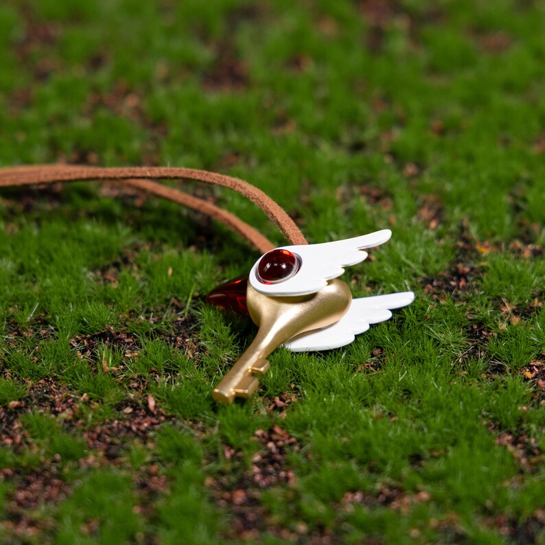 Stunning Cardcaptor Sakura-themed necklace with a detailed bird head key charm, crafted from PLA and alloy for long-lasting wear, a must-have for anime collectors and magical girl fans.