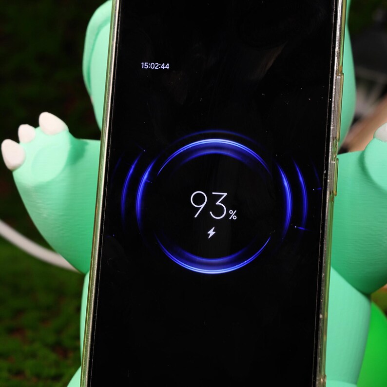 Unique phone stand and charger combo designed for fans of fantasy creatures and nature-themed décor. A stylish charging dock that doubles as a stable phone holder for video calls, streaming, or gaming, perfect for desktops and nightstands.