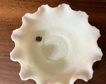 Fenton Vintage 1970's Uranium Custard Satin Glass Crimped Edge