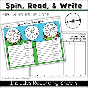 Op de afbeelding: Een kleurrijk educatief spel genaamd "Spin, Read, & Write" voor stille letters. Het spel bevat een spinner, spelborden en opnamebladen. De spelborden hebben wielen met letters en ruimtes om woorden te schrijven.