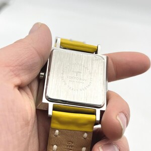 Reloj de cuarzo Tokyo Bay Square Tranvía con esfera verde y correa de cuero amarilla imagen 3